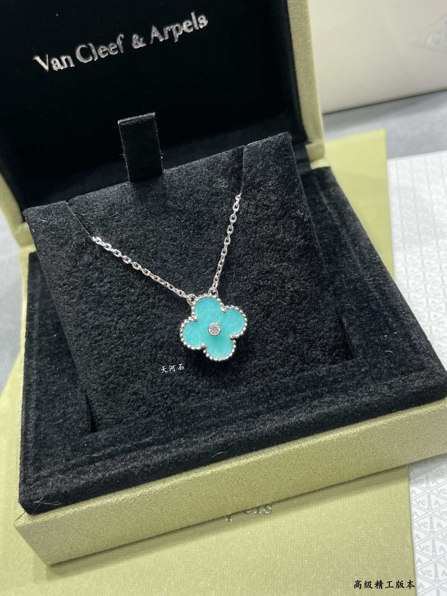 V*n Cl**f & Arpels Medium Classic Four Leaf Clover Necklace Diameter approx 1.5cm Chain length approx 40+5cm