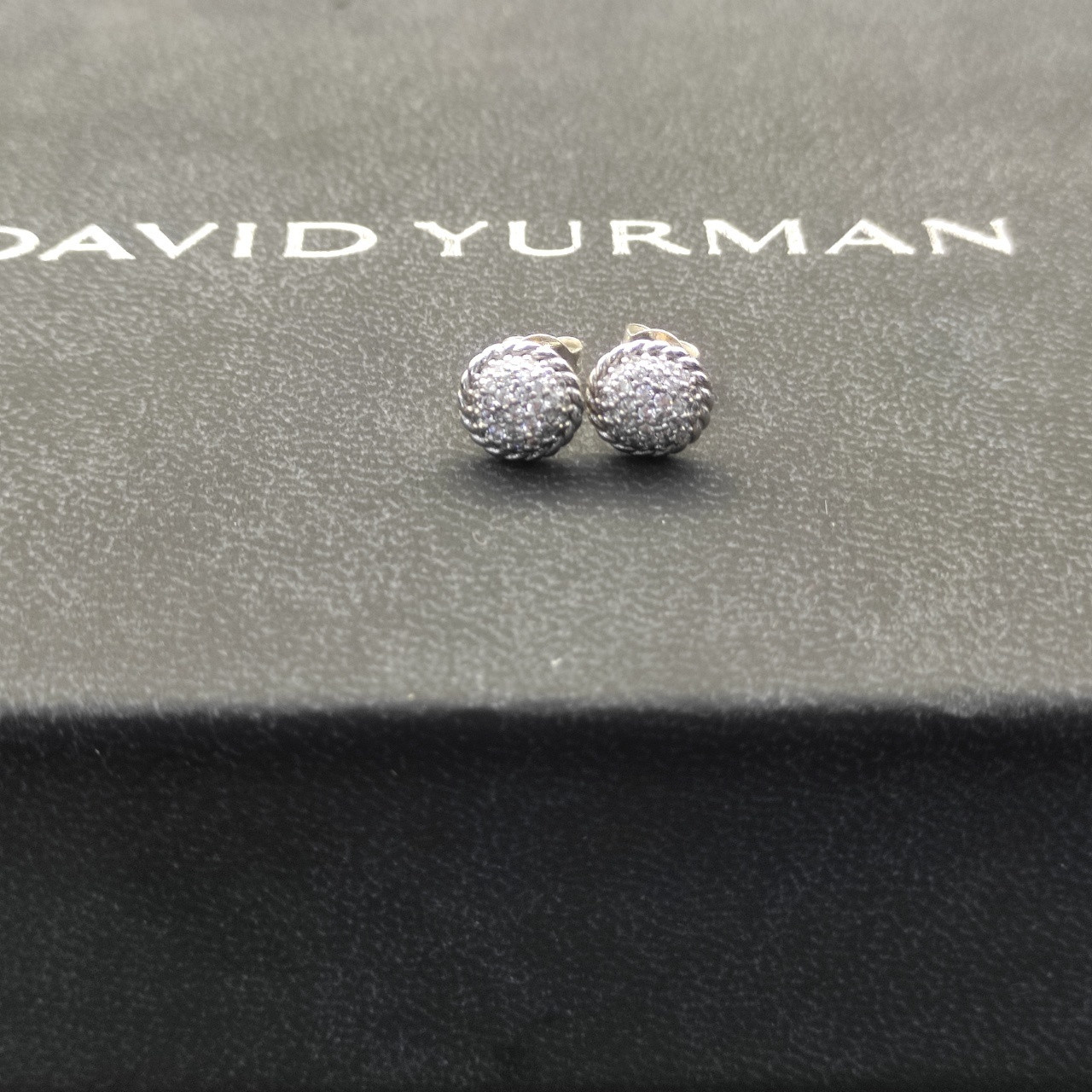 dau1d Yvrm*n 8.6mm round full d1am0nd earrings
