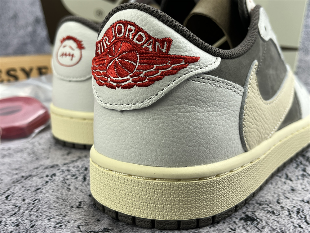 UA TRAVIS SCOTT X AIR JORDAN 1 LOW OG 