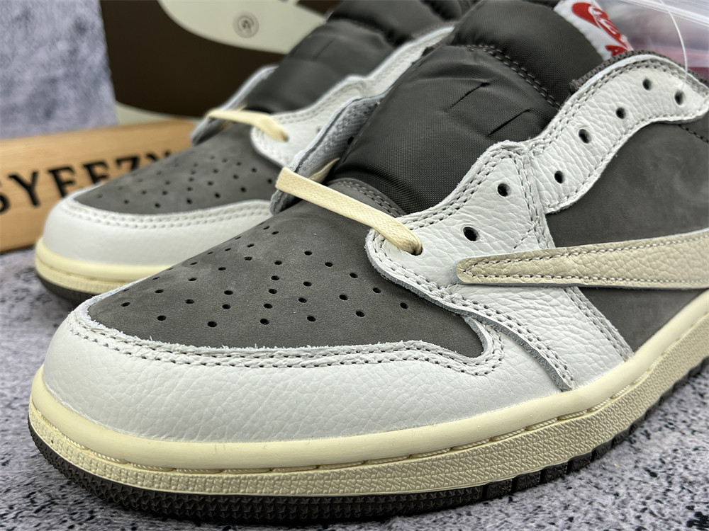 UA TRAVIS SCOTT X AIR JORDAN 1 LOW OG 