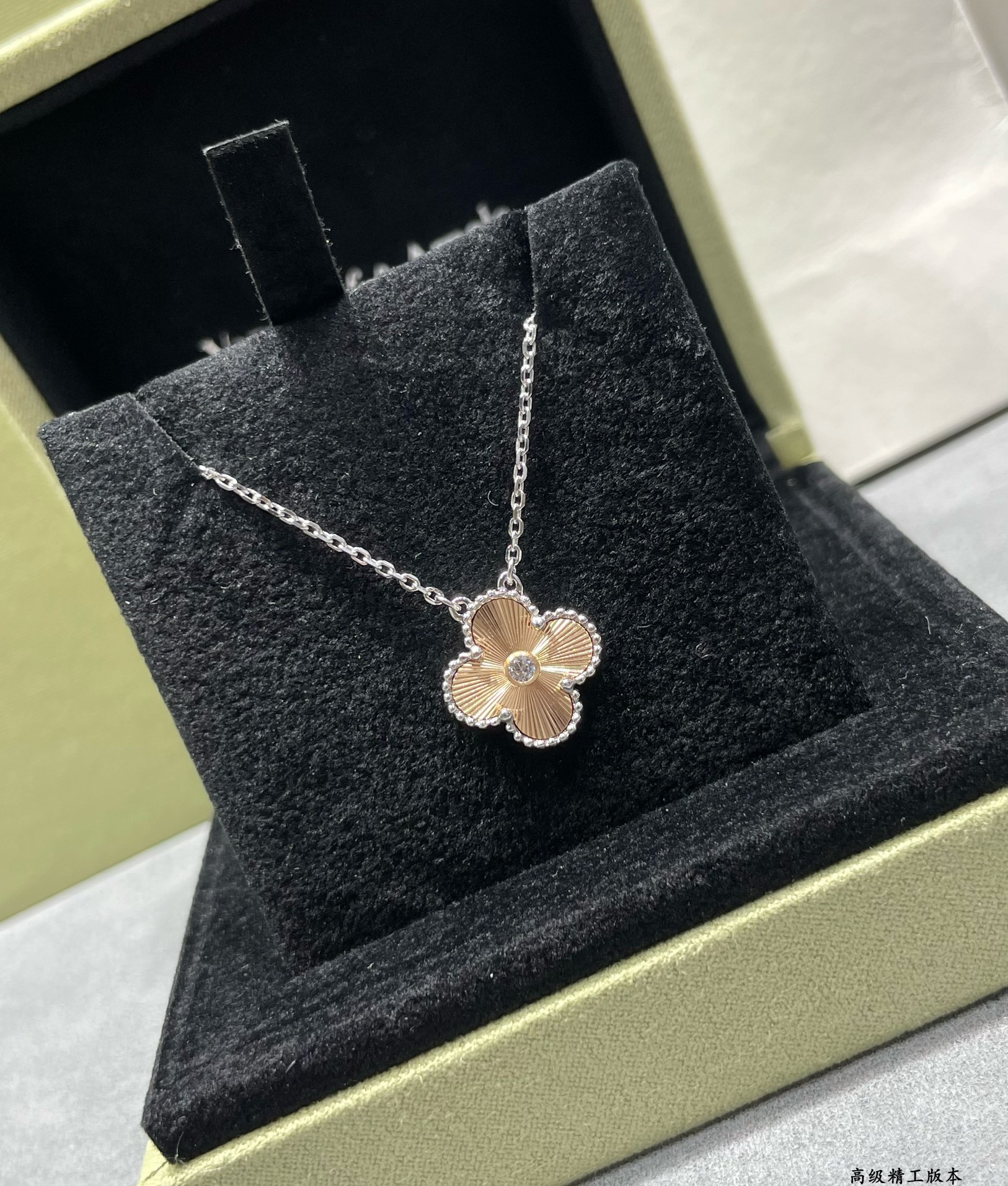 V*n Cl**f & Arpels Medium Classic Four Leaf Clover Necklace Diameter approx 1.5cm,Chain length approx 40+5cm