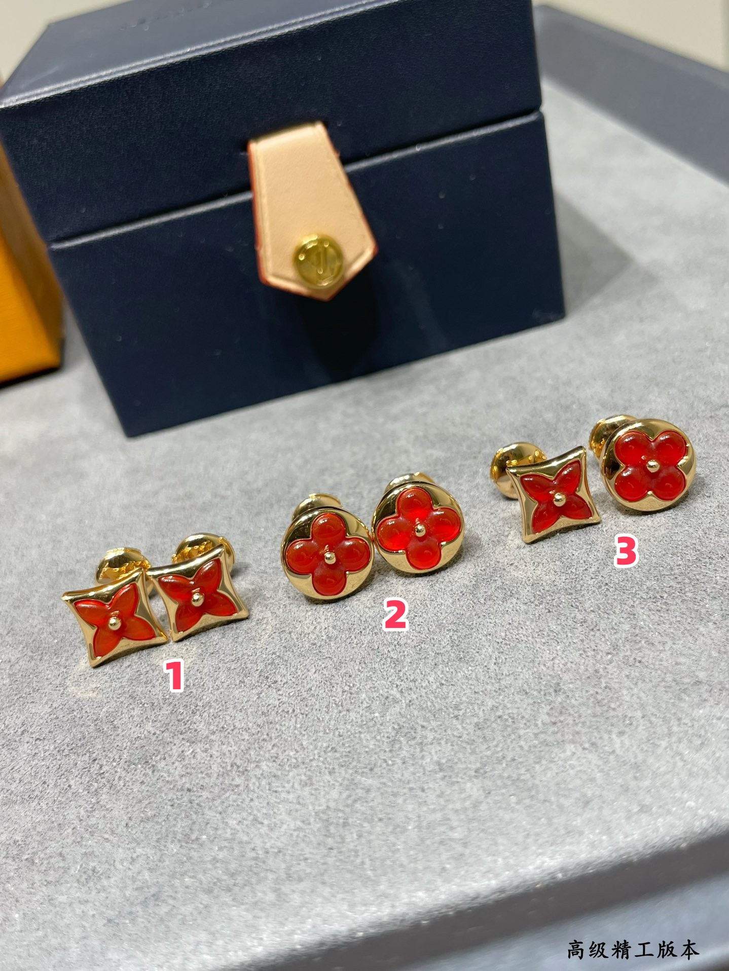 L0vis Vvtt0n Earrings