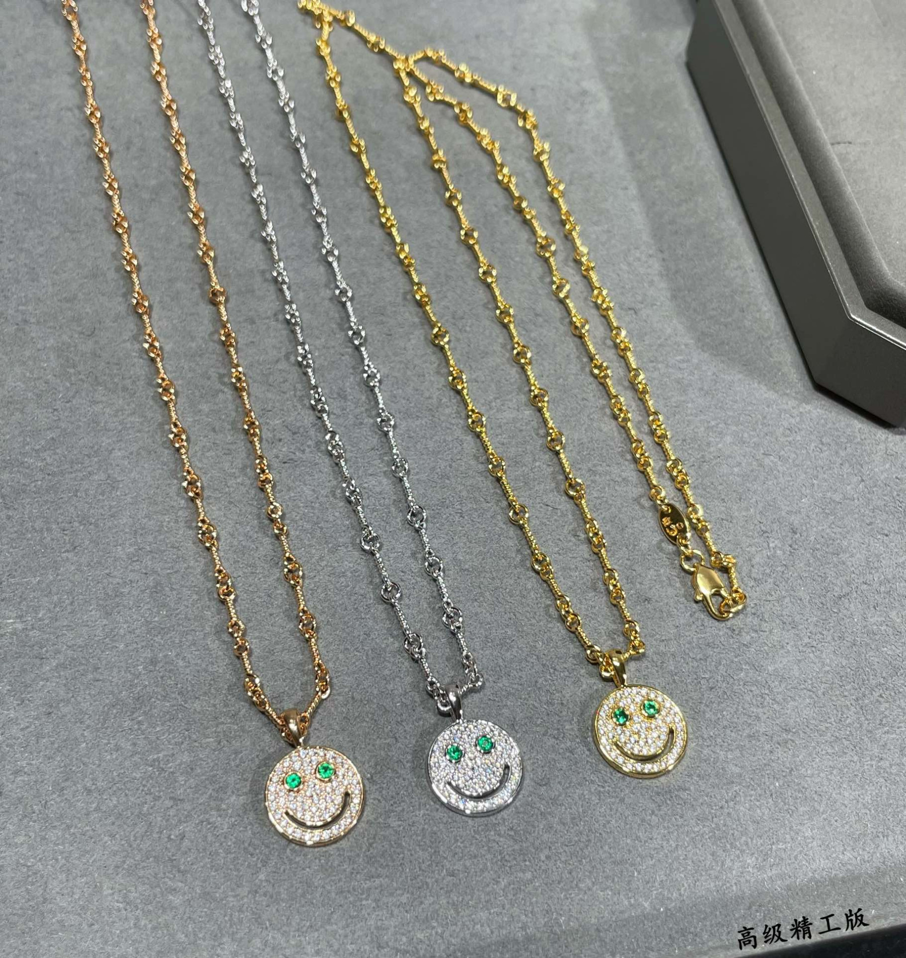 ch*0me he**ts round smiley Fa*e necklace