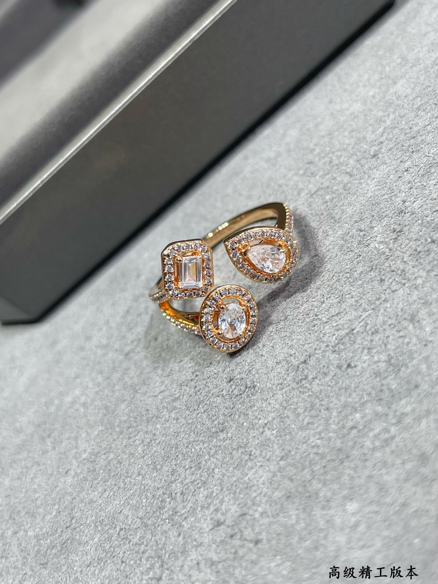 Mes1kaa water drop three-d1am0nd ring