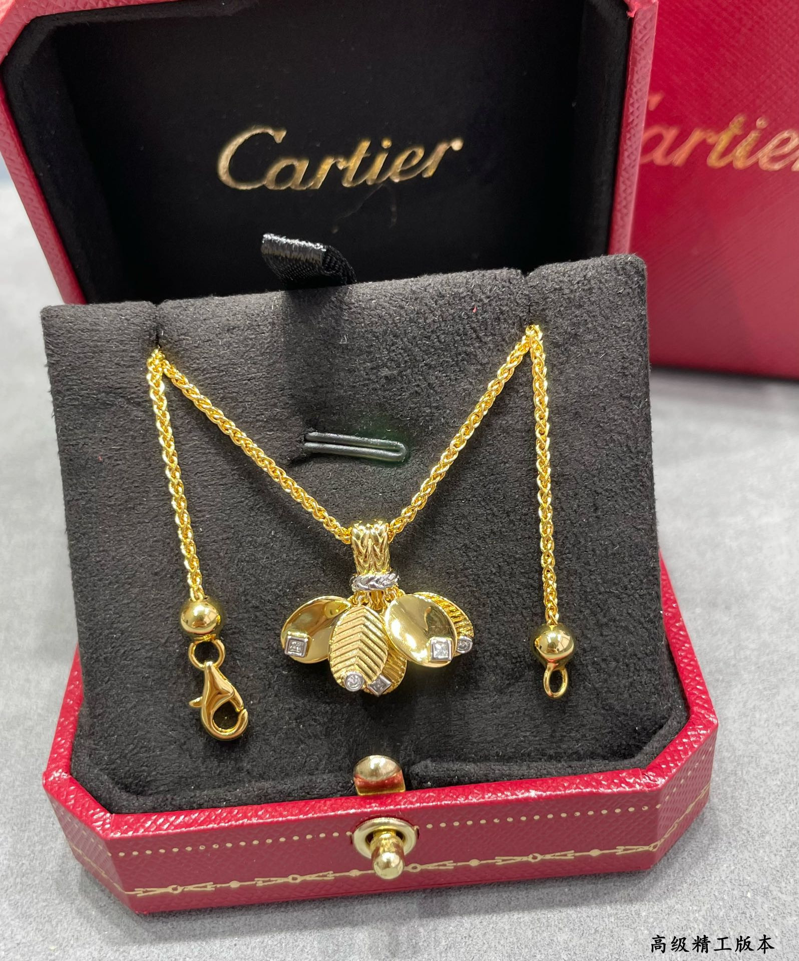 Ca*t1er Coffee bean leaf Necklace