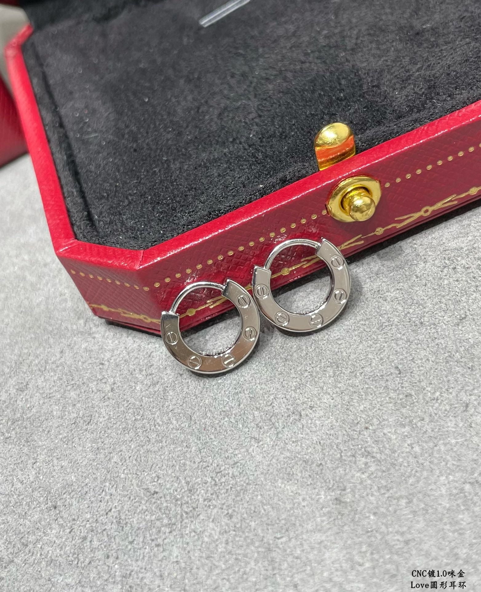 Ca*t1er LOVE glossy round earrings