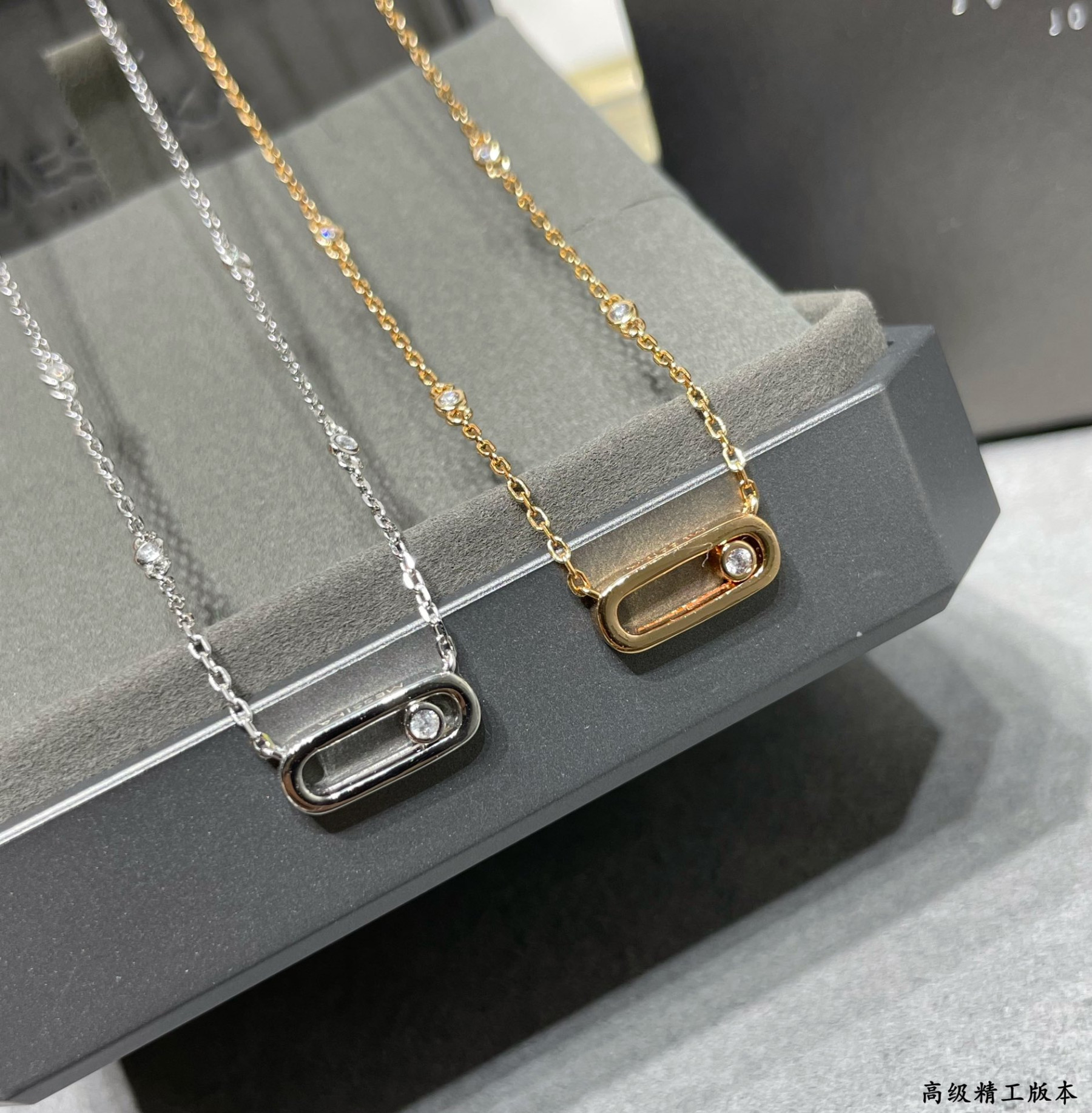 Mes1kaa polished single d1am0nd moving necklace