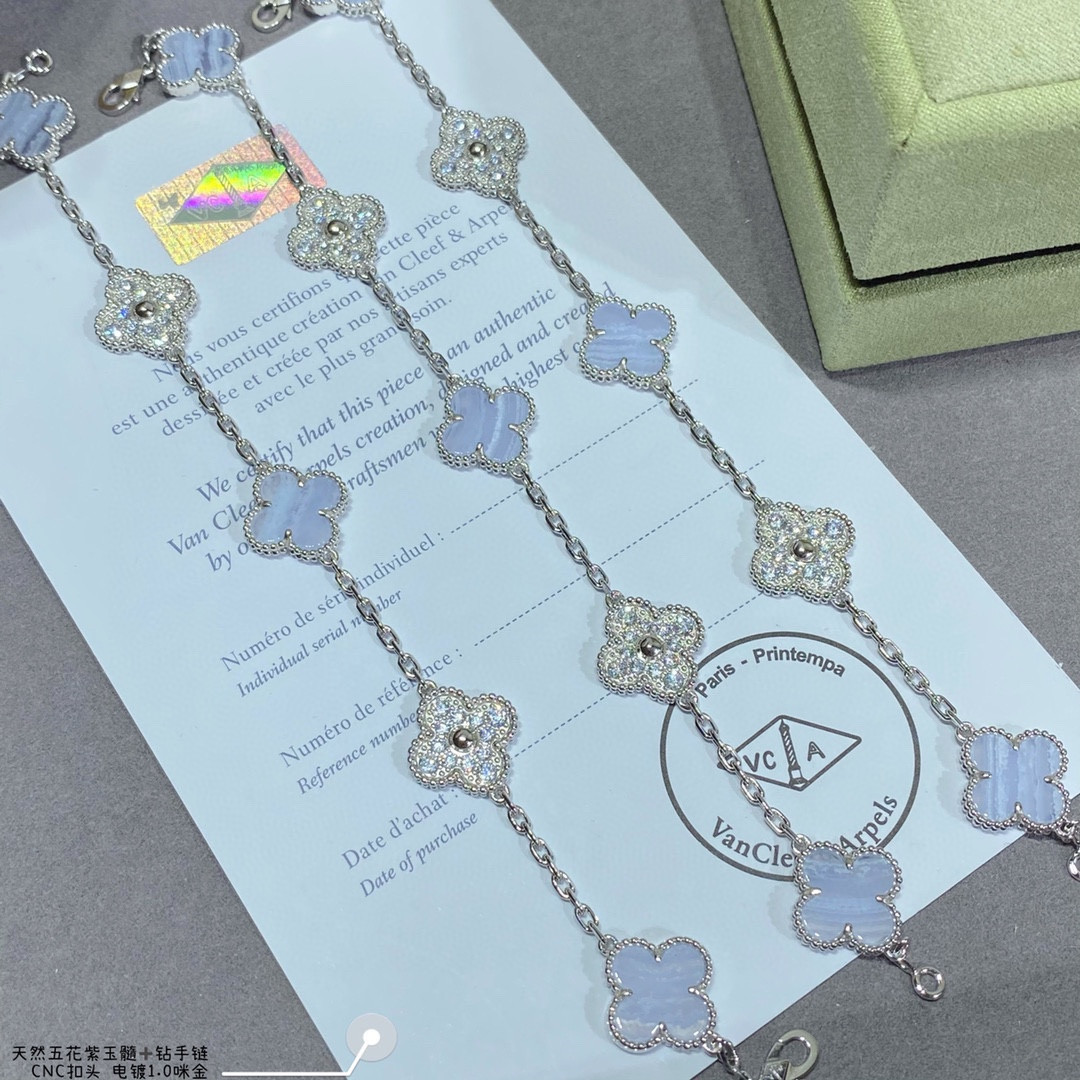 V*n Cl**f & Arpels Natural purple chalcedony interval D1am0nd five-flower four-leaf clover Bracelet
