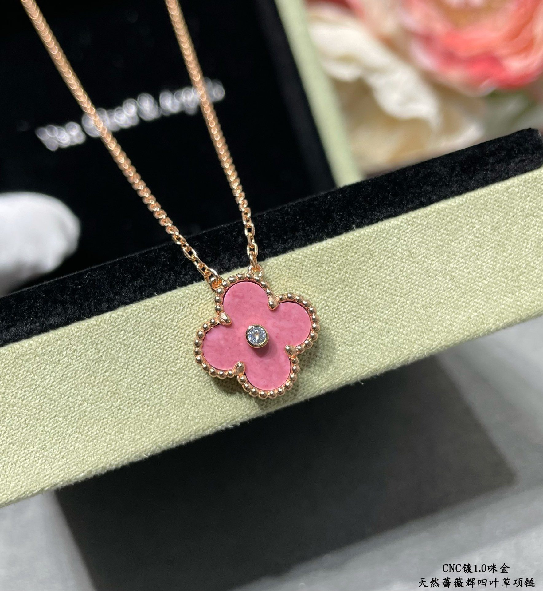 V*n Cl**f & Arpels Medium Classic Four Leaf Clover Necklace Diameter approx 1.5cm Chain length approx 40+5cm