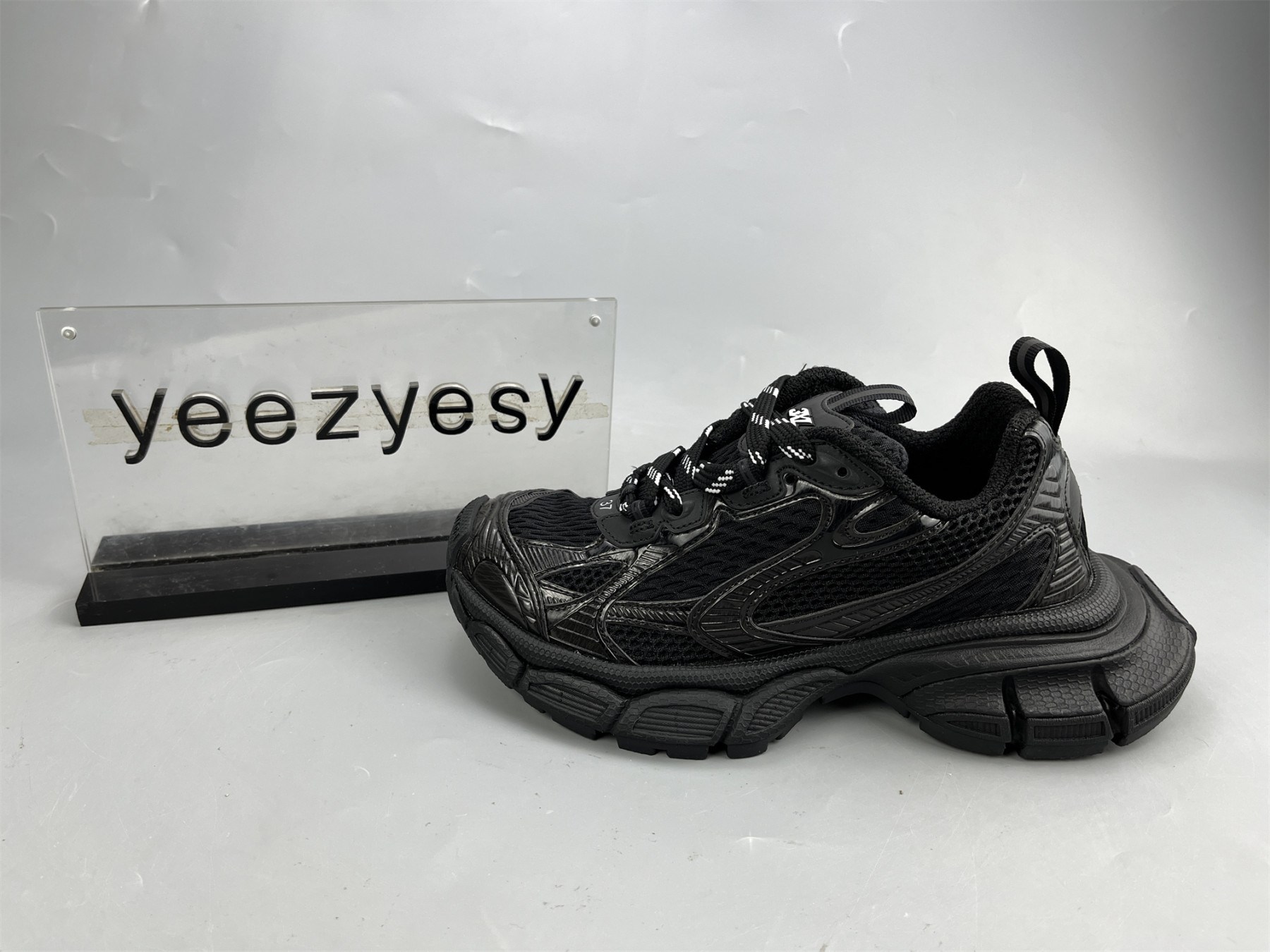 UA RUNNER ALL BLACK