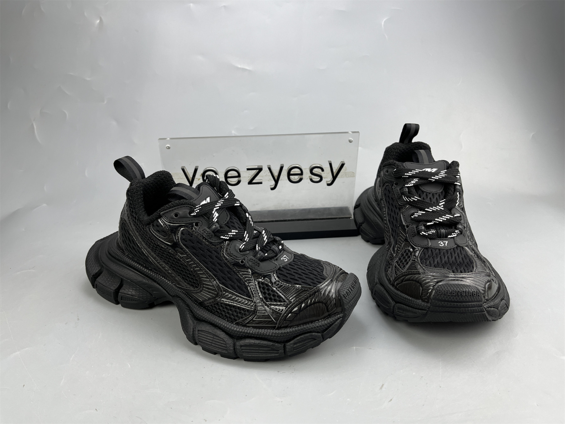 UA RUNNER ALL BLACK