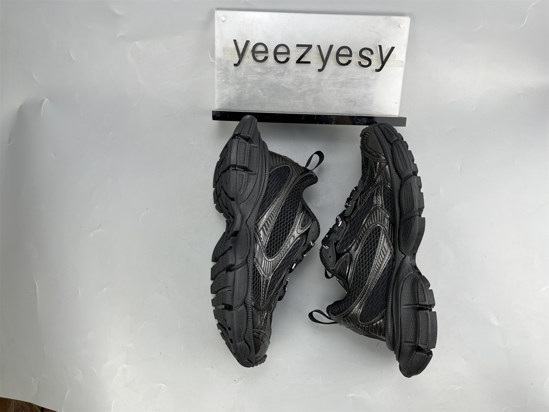 UA RUNNER ALL BLACK