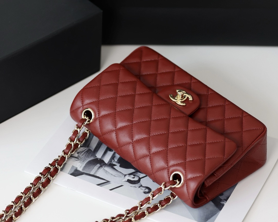 Ch**el Classic Handbag in Grained Litchi Pattern Calfskin & Gold-Tone Metal 15.5 × 25.5 × 6.5 cm