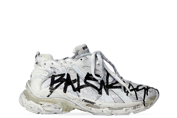 UA RUNNER GRAFFITI SNEAKER IN WHITE