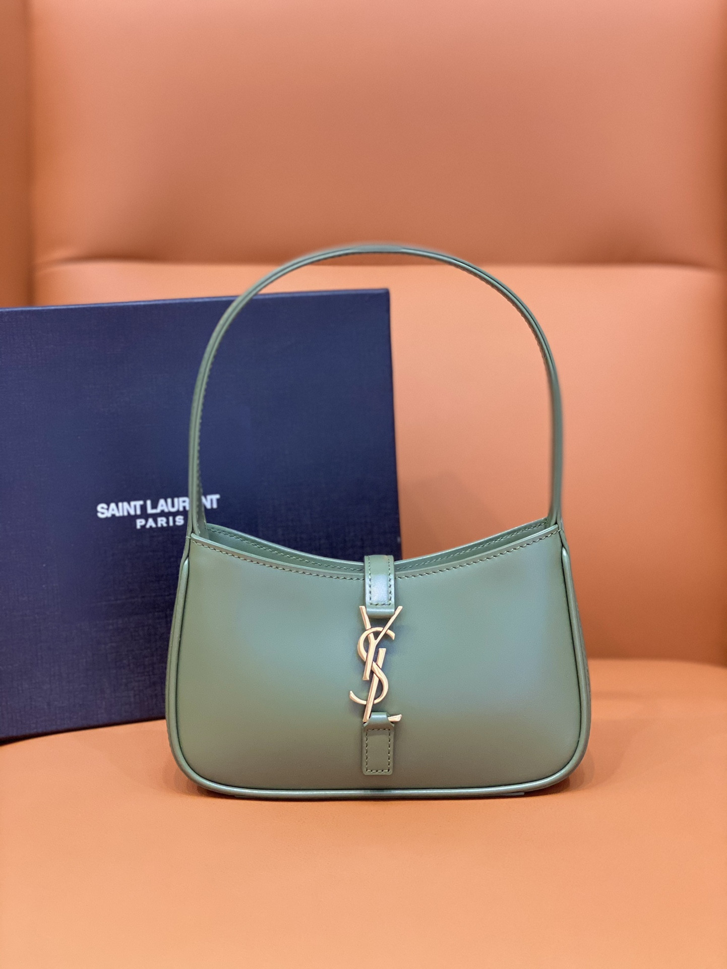 Y51 MINI LE 5 À 7 IN SMOOTH LEATHER 1 19 X 11.5 X 4.5 CM