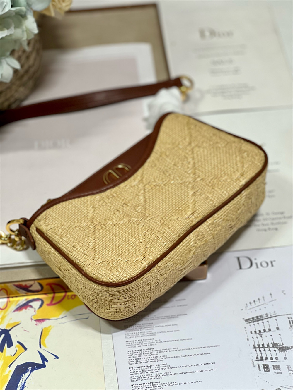 D10r 30 Montaigne Avenue weav 22.5 x 12.5 x 6.5 cm