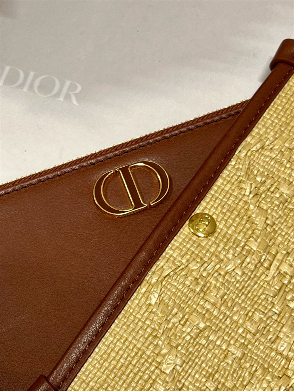 D10r 30 Montaigne Avenue weav 22.5 x 12.5 x 6.5 cm