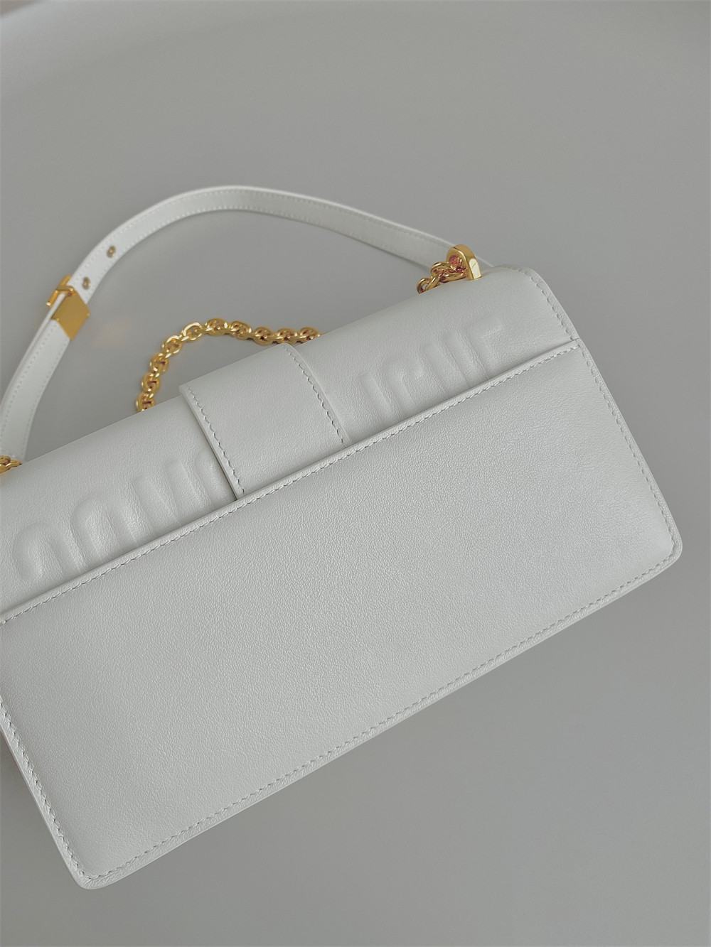 D10r 30 MONTAIGNE EAST-WEST BAG WITH CHAIN Latte Calfskin 21 x 12 x 6 cm / 8.5 x 4.5 x 2.5 inches