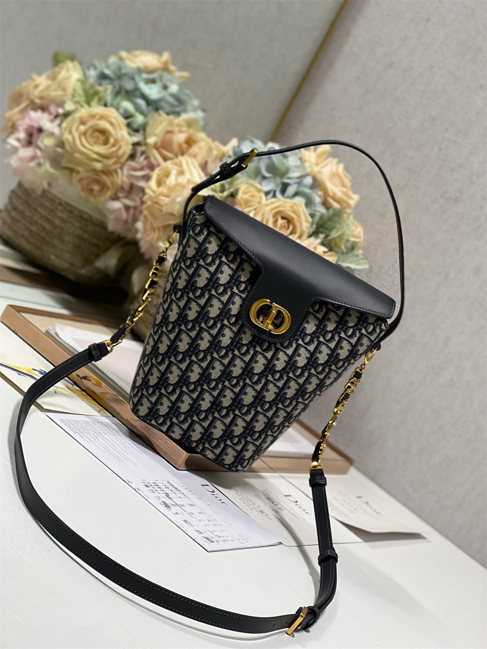 D10r 30 Montaigne Large Chain Bucket Bag Oblique Jacquard and Calfskin