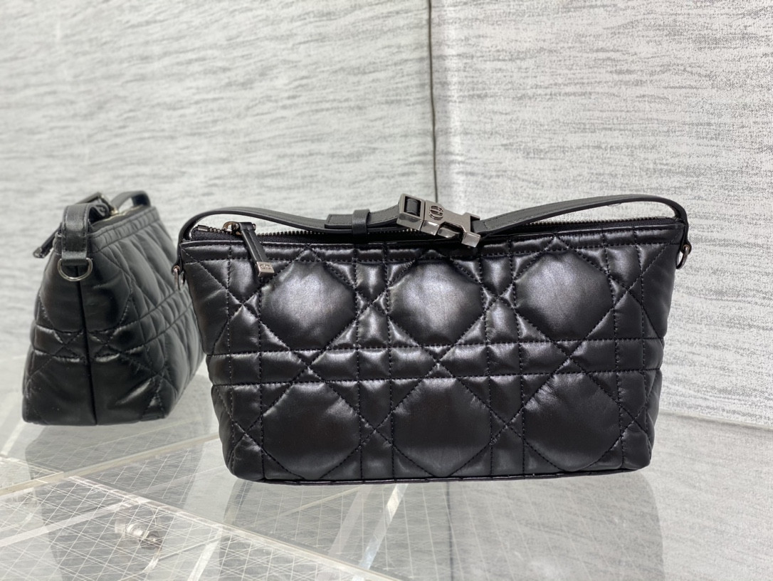 MEDIUM D10r TRAVEL NOMAD POUCH BLACK