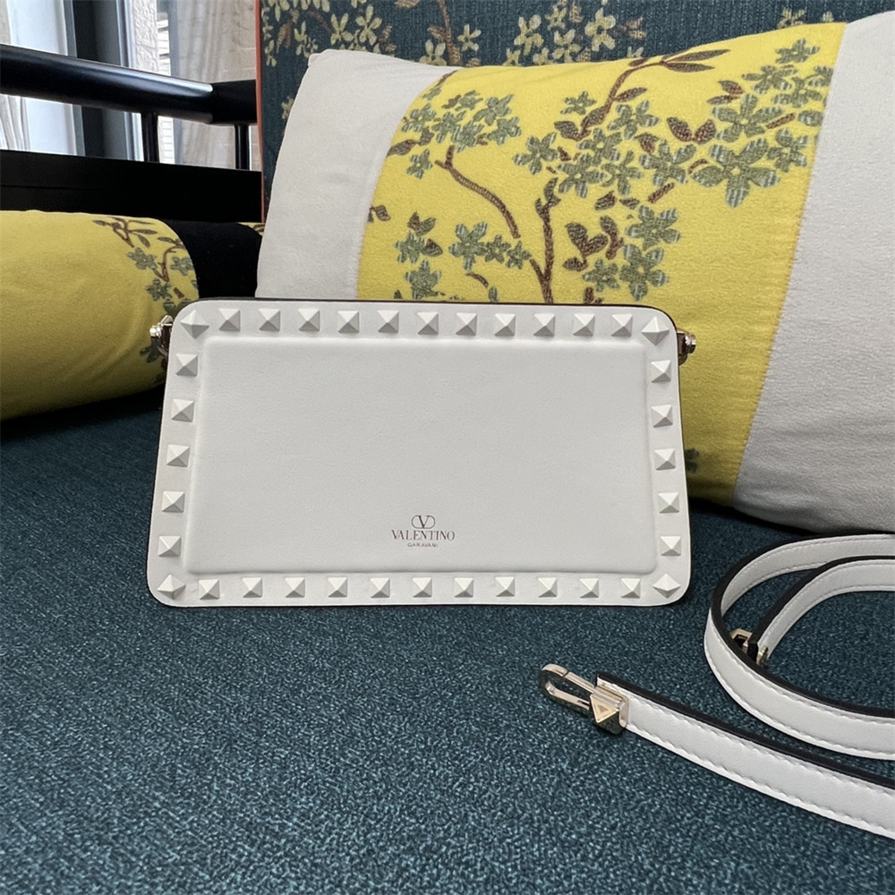Va1e*ntin0 GARAVANI ROCKSTUD23 SMALL SMOOTH CALFSKIN SHOULDER BAG IVORY
