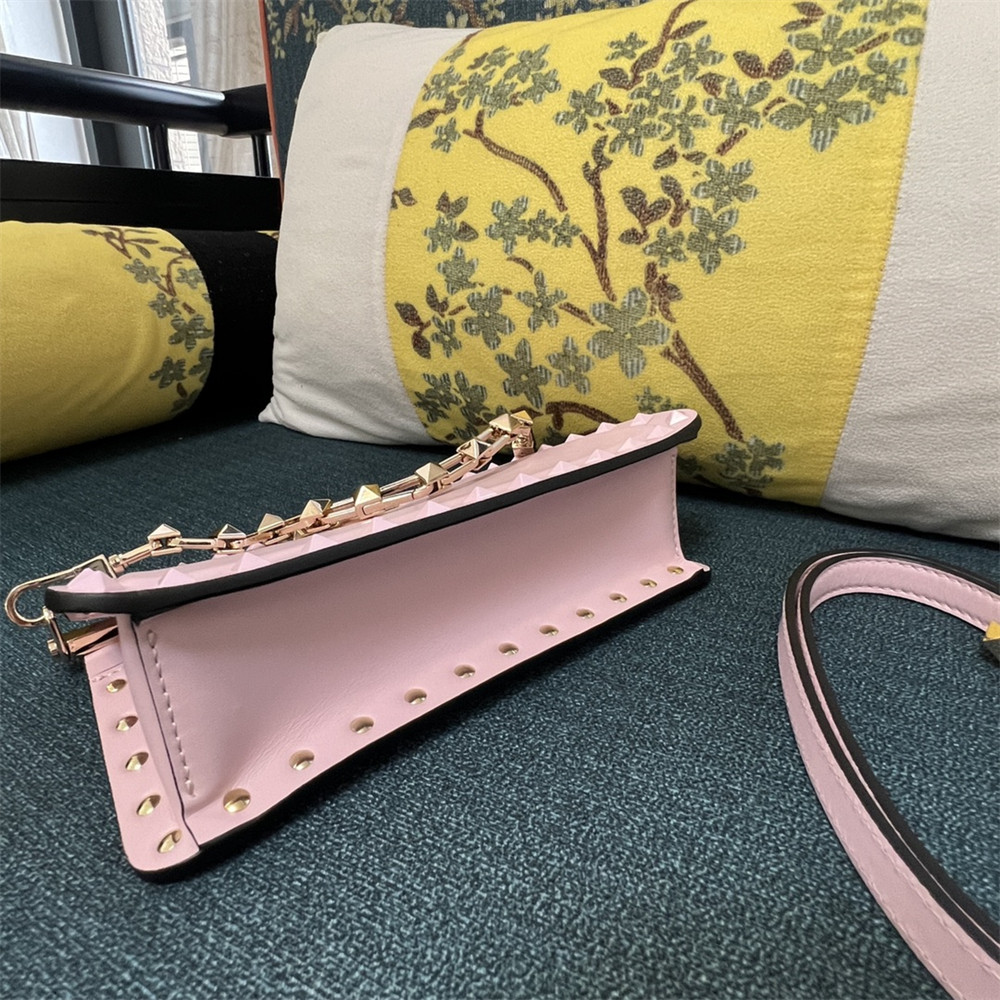 Va1e*ntin0 GARAVANI ROCKSTUD23 SMALL SMOOTH CALFSKIN SHOULDER BAG PINK