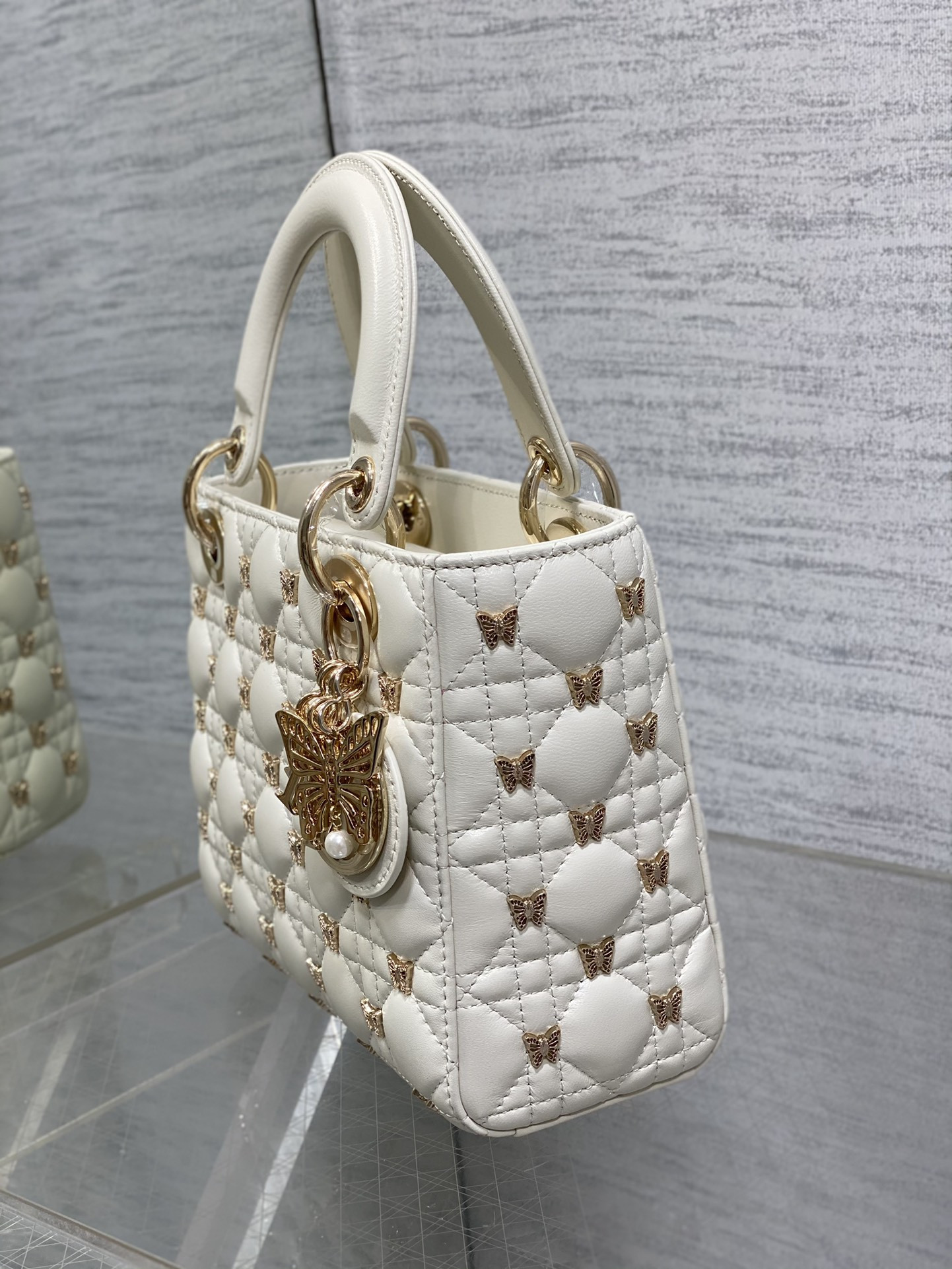 SMALL LADY D10r White with Butterfly Studs