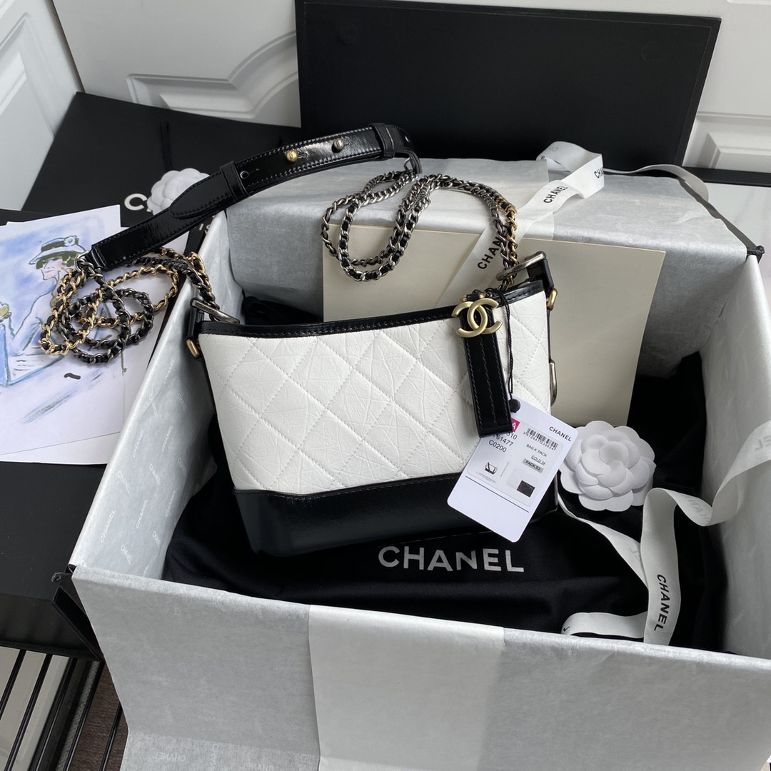 Ch**el Gabrielle SMALL WHITE 20 x 15 x 8cm