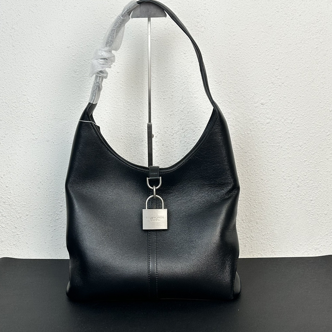 ba1en*iaga women''s locker medium N0r*h-south hobo bag in black l13,8 x h24,4 x w3,9 inch