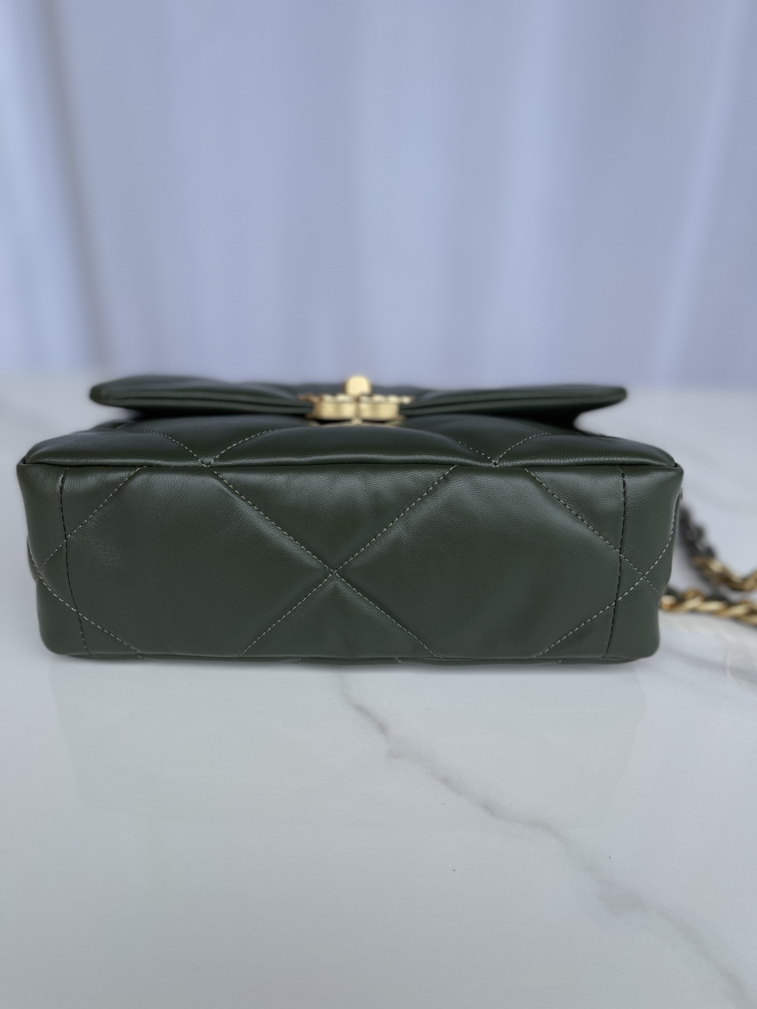 Ch**el 19 HANDBAG Shiny Leather, Gold-Tone, Silver-Tone & Ruthenium-Finish Metal Dark Green 6.2 × 10.1 × 3.5 in