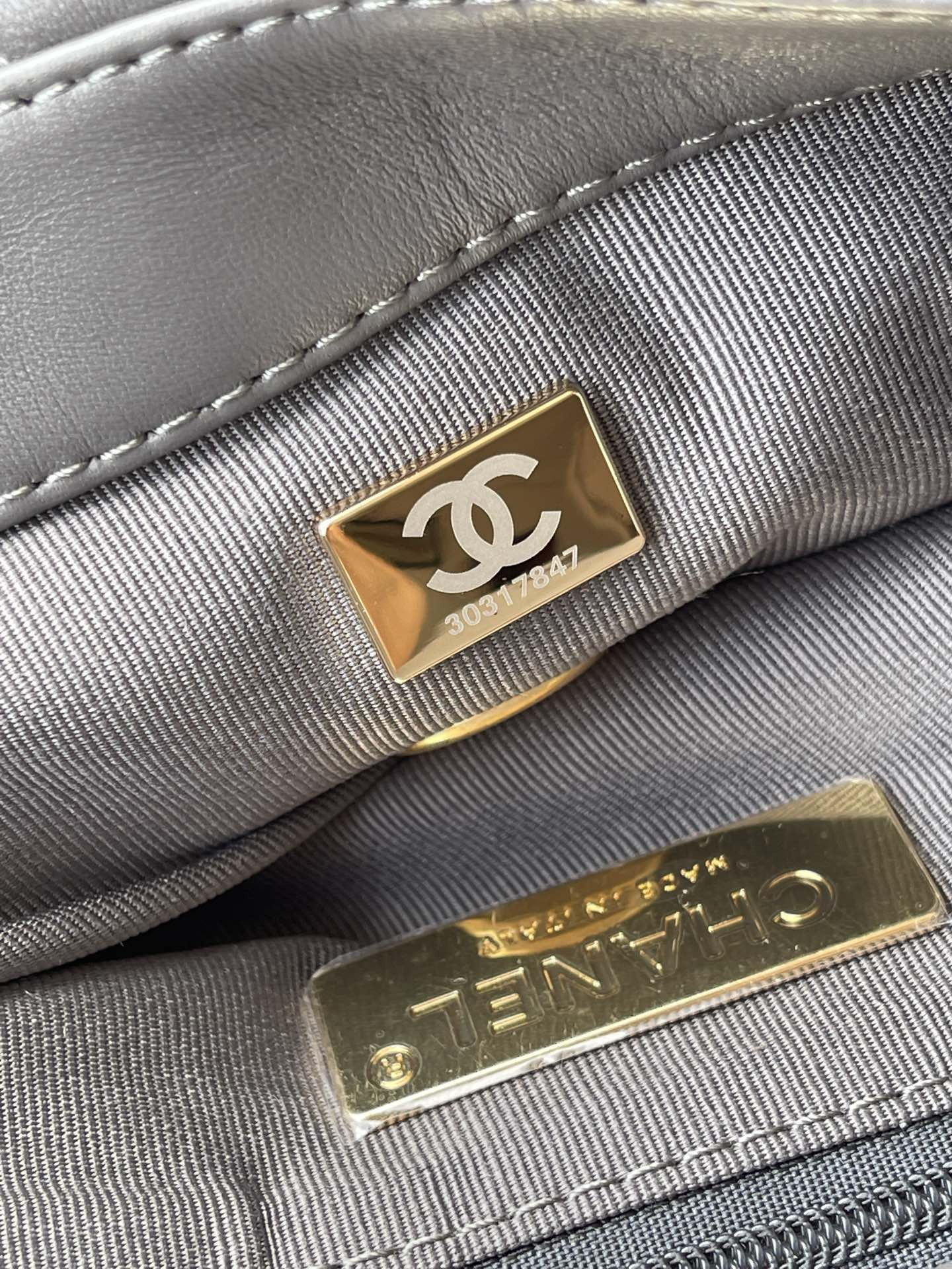 Ch**el 19 HANDBAG Shiny Leather, Gold-Tone, Silver-Tone & Ruthenium-Finish Metal Dark Gray 6.2 × 10.1 × 3.5 in