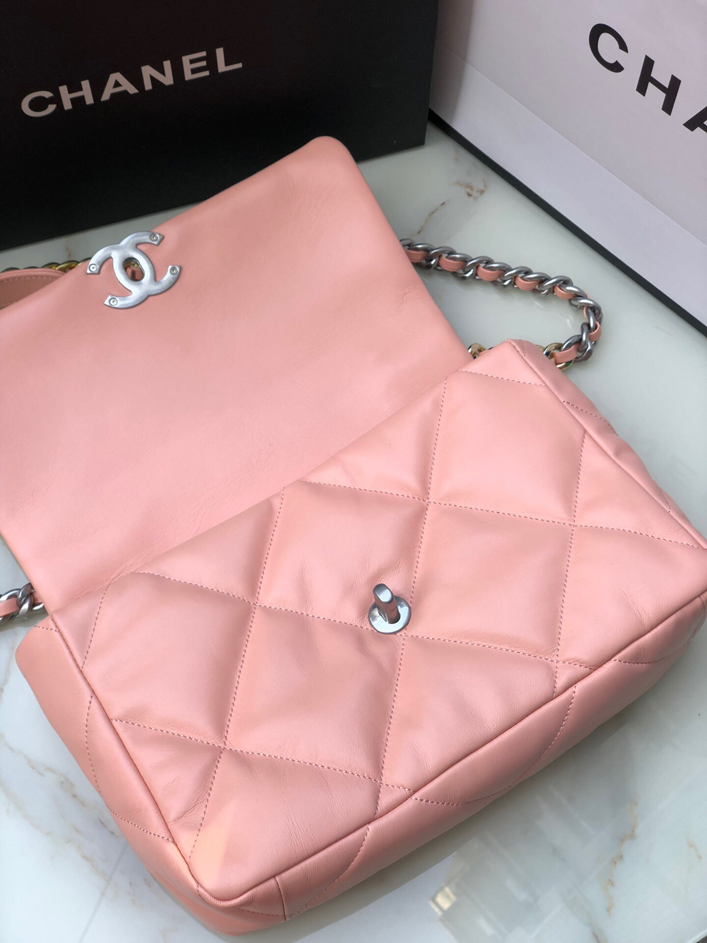 Ch**el 19 LARGE HANDBAG Shiny Leather, Gold-Tone, Silver-Tone & Ruthenium-Finish Metal Light Pink 7.8 × 11.7 × 3.9 in