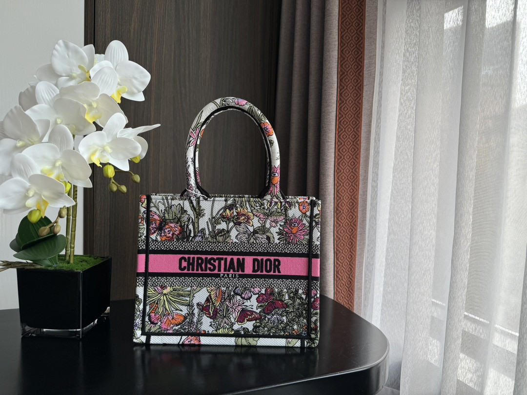 Small D10r BOOK TOTE WHITE MULTICOLOR MEXICO MILLEFIORI EMBROIDERY 10.5 x 8.5 x 5.5 inches
