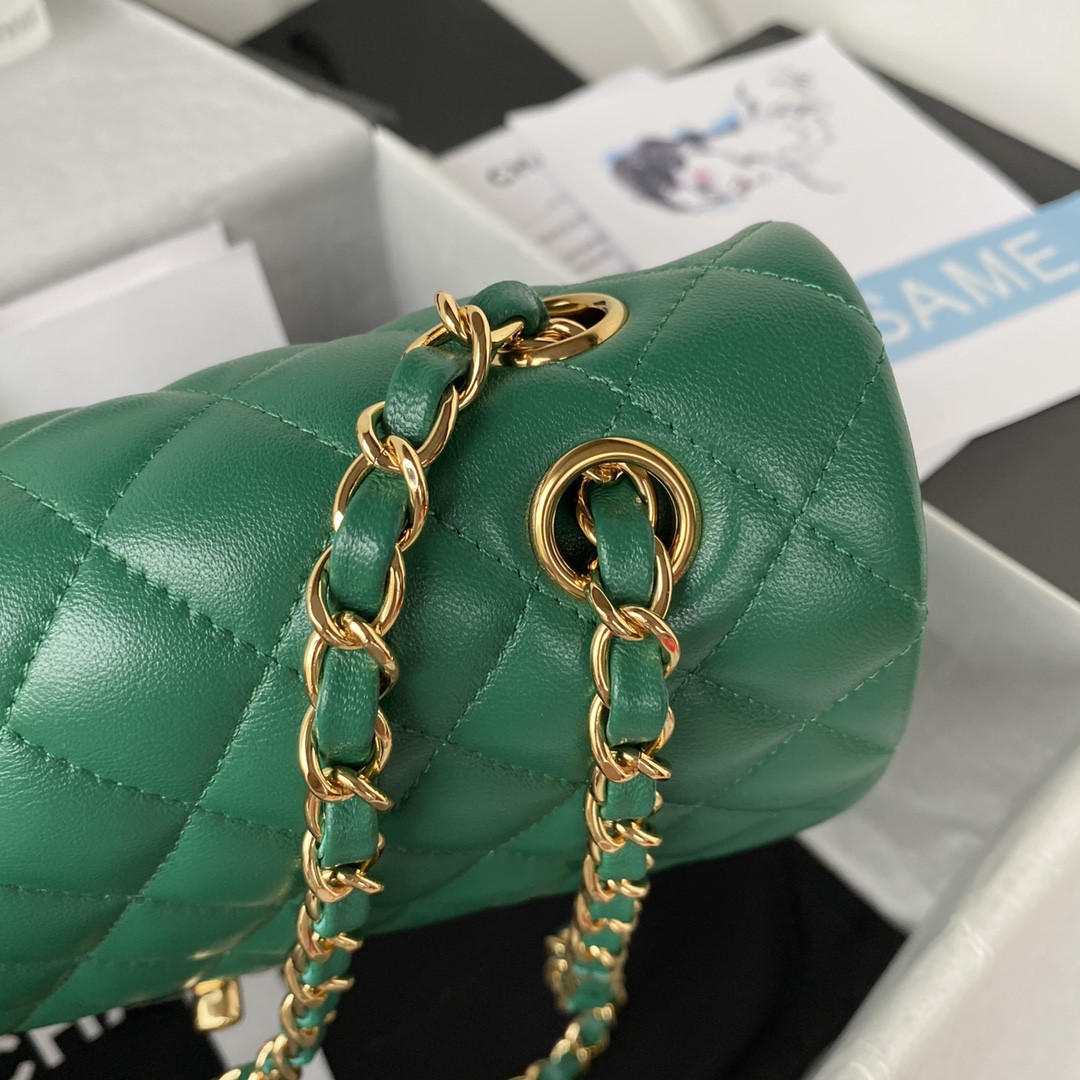 Ch**el CLASSIC HANDBAG GRAINED SHINY CALFSKIN & GOLD-TONE METAL GREEN 6 × 9.9 × 2.5 in