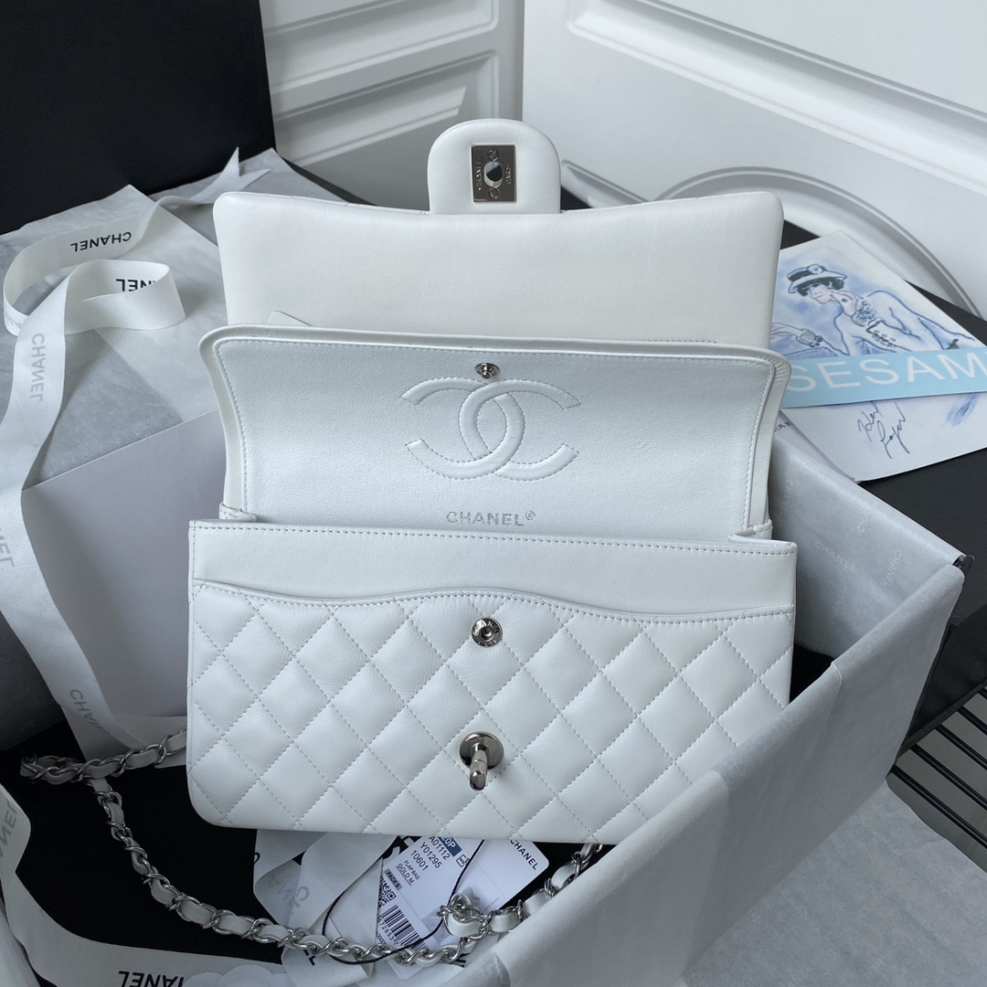 Ch**el CLASSIC HANDBAG LAMBSKIN & SILVER-TONE METAL WHITE 15.5x25.5x6.5cm