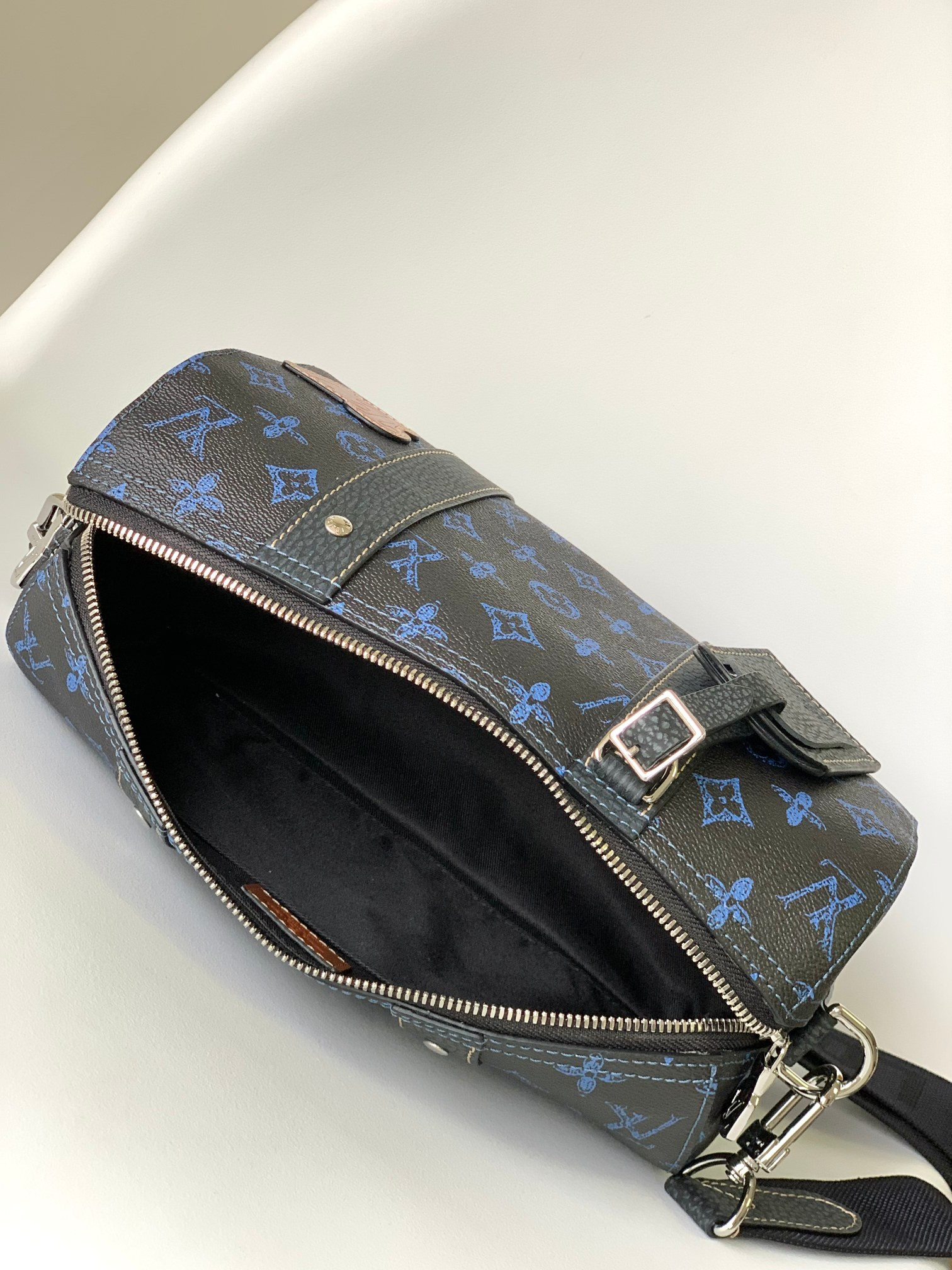 L0vis Vvtt0n Keepall Bandoulière 25 M46339 9.8 x 5.9 x 4.3 inches