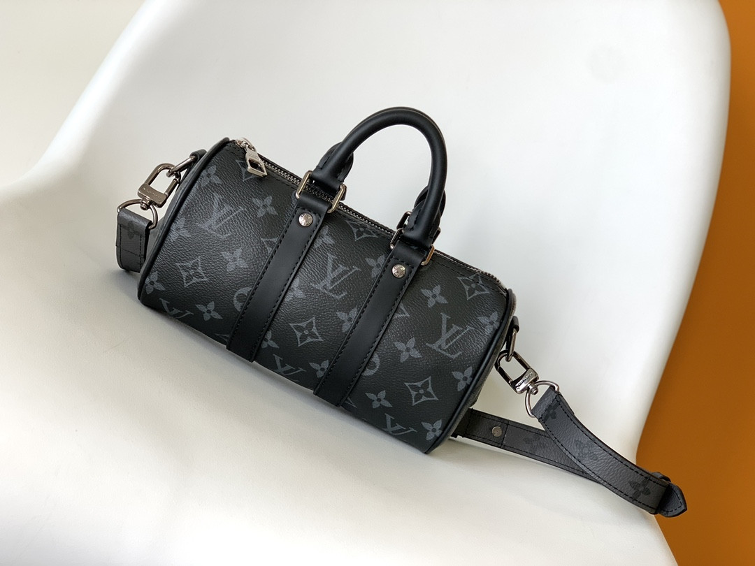 L0vis Vvtt0n Keepall XS Monogram Eclipse Reverse Black M45947 21 x 12 x 9 CM