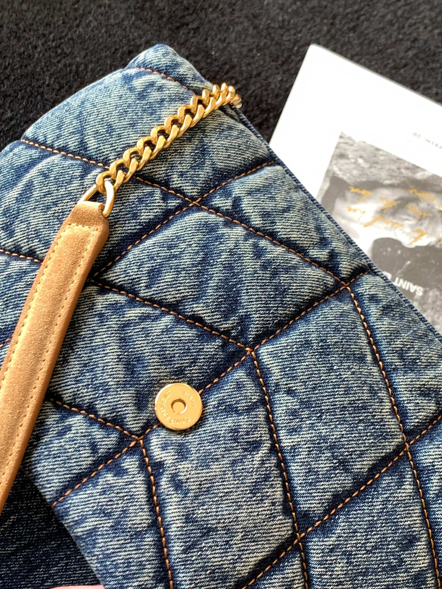 y51 puffer in suede and De*1m rodeo blue 23 x 15.5 x 5.8 cm