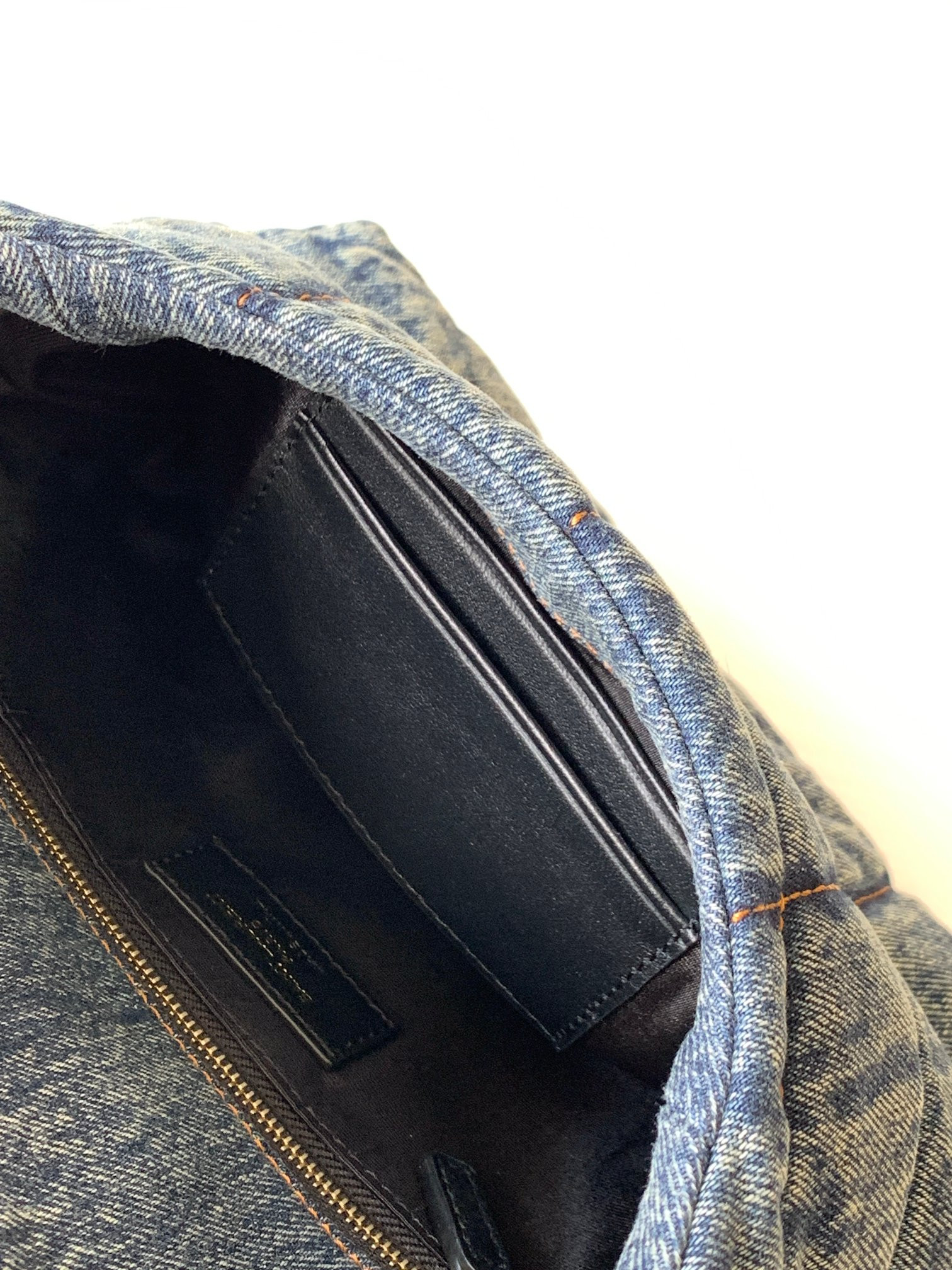 y51 puffer in suede and De*1m rodeo blue 23 x 15.5 x 5.8 cm