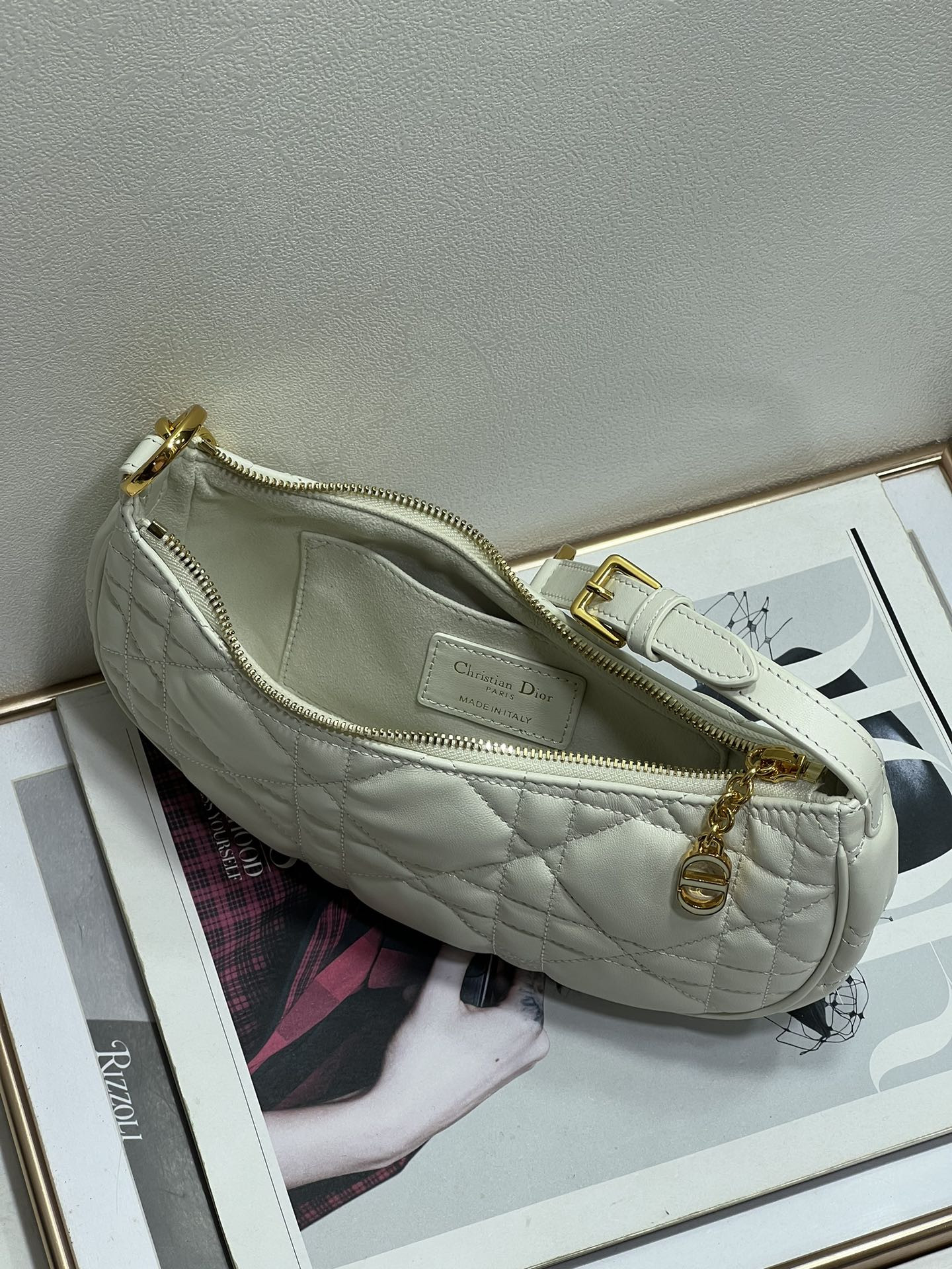 D10r CD Lounge bag white 26 x 15x 5.5 cm