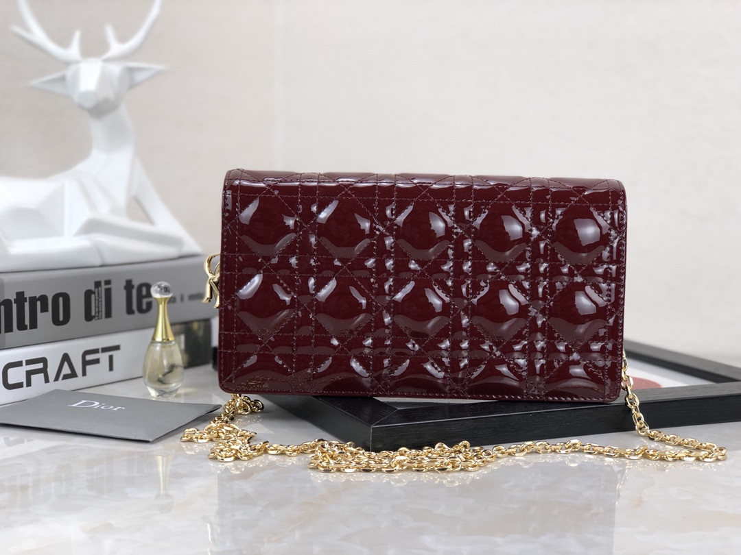 Lady D10r Pouch Red Patent Cannage Calfskin 8.5 x 4.5 x 1 inches