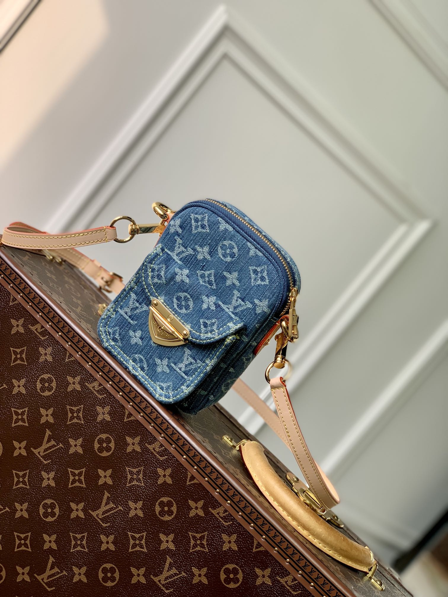 L0vis Vvtt0n M82948 Fairfax Pochette 5.5 x 7.1 x 1.1 inches