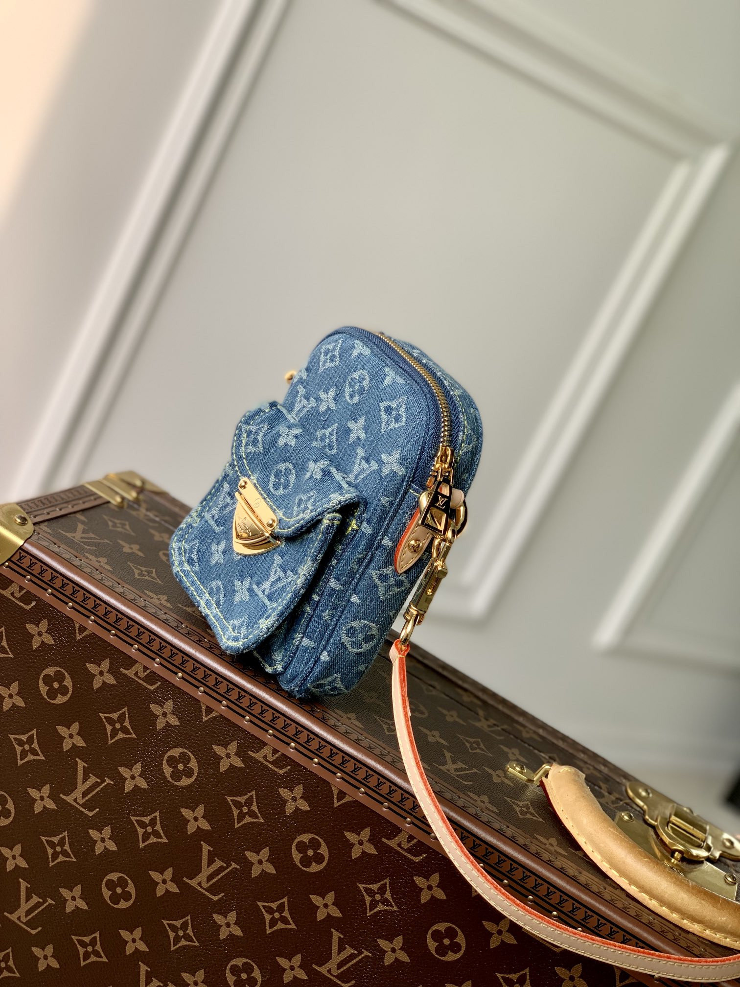 L0vis Vvtt0n M82948 Fairfax Pochette 5.5 x 7.1 x 1.1 inches
