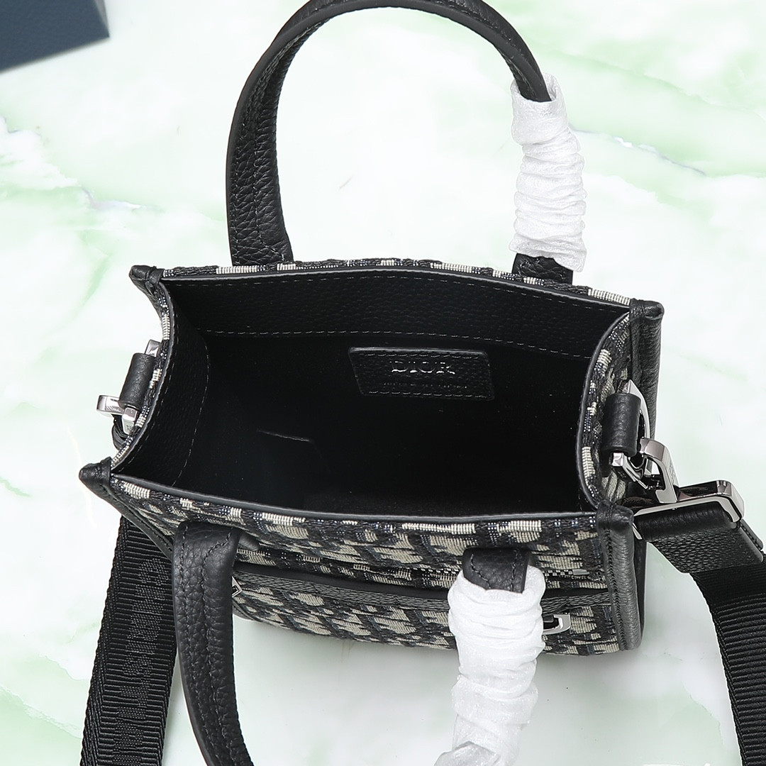 d10r safari N0r*h-south tote bag beige and black d10r oblique jacquard 8.5 x 9.5 x 3 inches