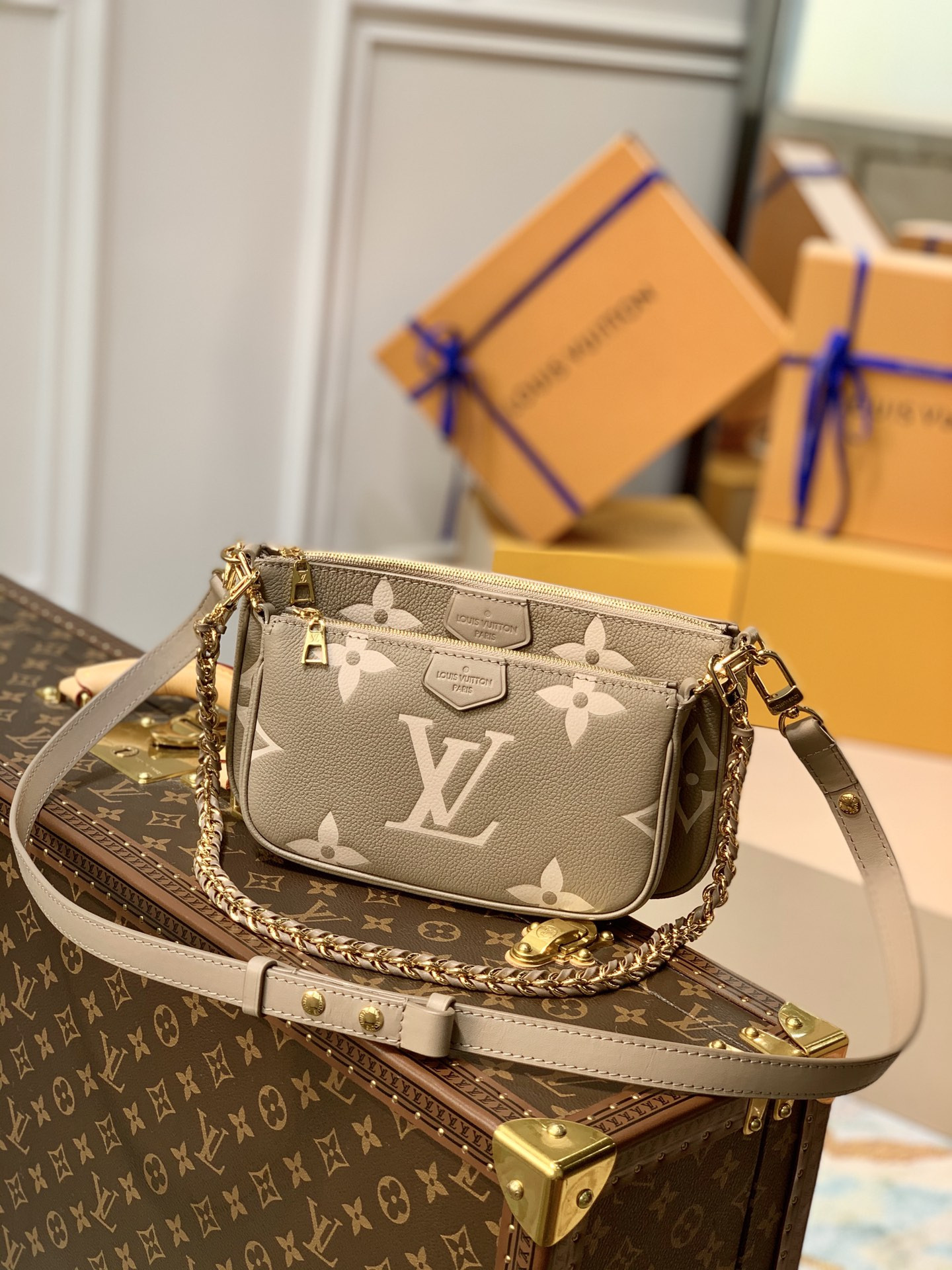 L0vis Vvtt0n Multi Pochette Accessoires 9.4 x 5.3 x 1.6 inches