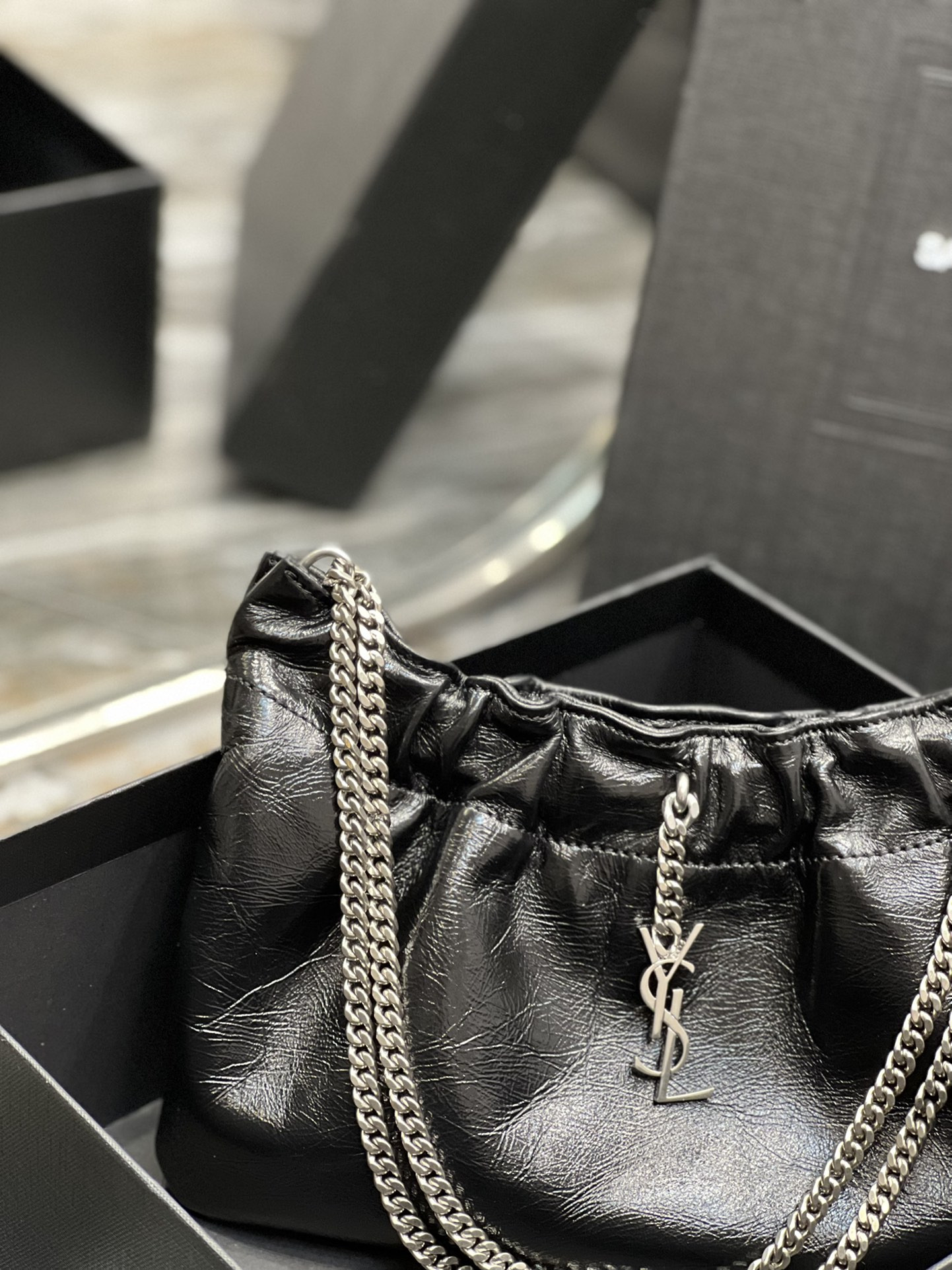 Y51 Mini leather shoulder bag Black 24x14x4 cm