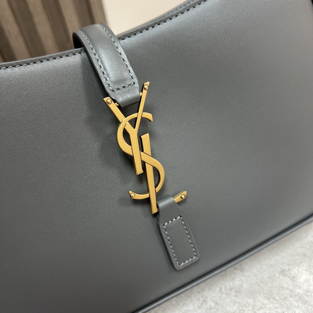 Y51 LE 5 À 7 IN SMOOTH LEATHER GRAY 9 X 6.3 X 2.5 INCHES
