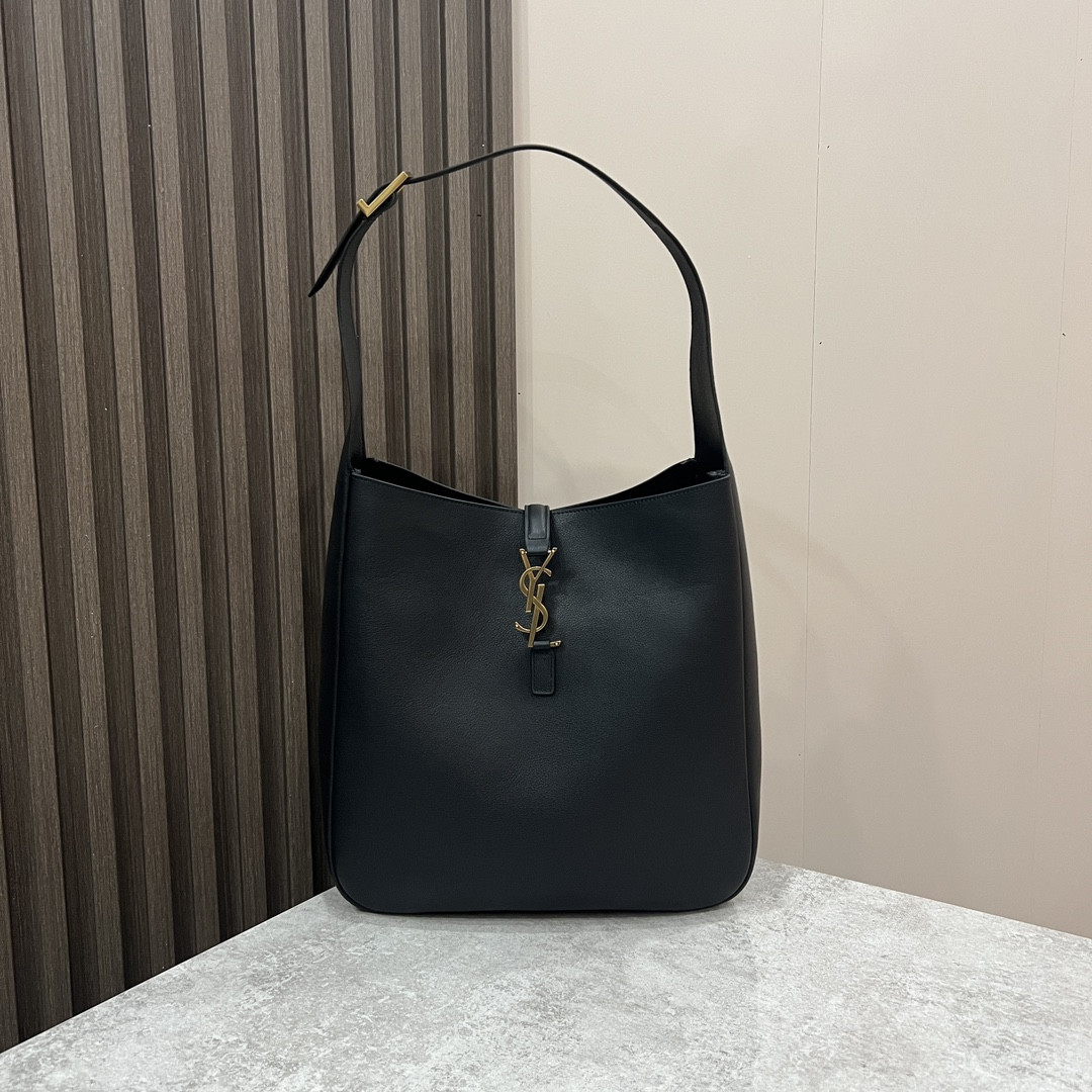 Y51 LE 5 À 7 S*pPLE LARGE IN SMOOTH LEATHER BLACK 11.8" X 11" X 4.3"