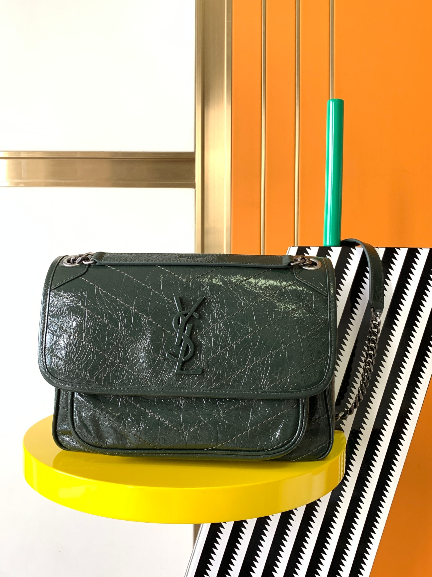 Y51 NIKI MEDIUM IN VINTAGE LEATHER dark green 11 X 7.8 X 3.3 INCHES