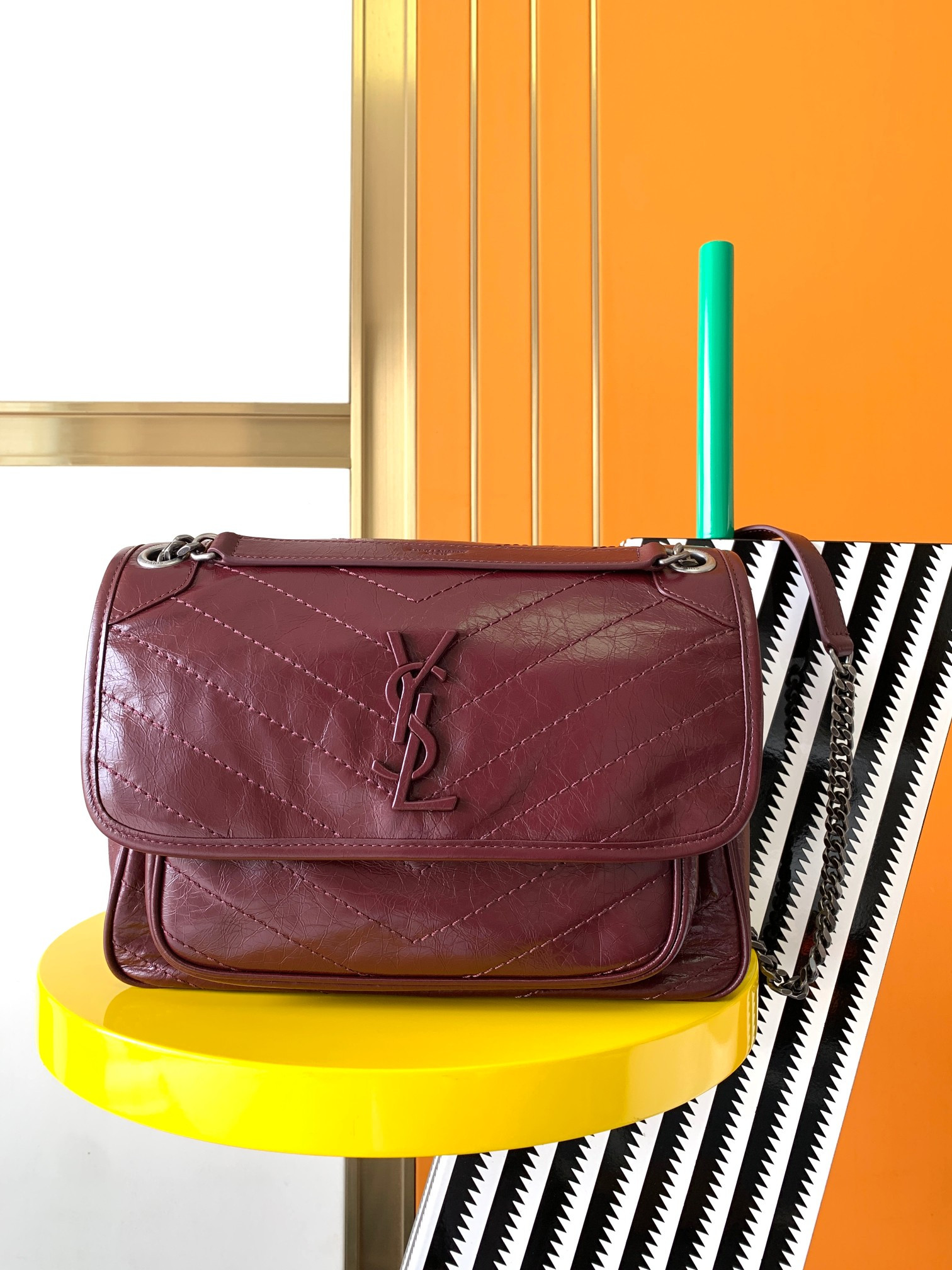 Y51 NIKI MEDIUM IN VINTAGE LEATHER RED 11 X 7.8 X 3.3 INCHES